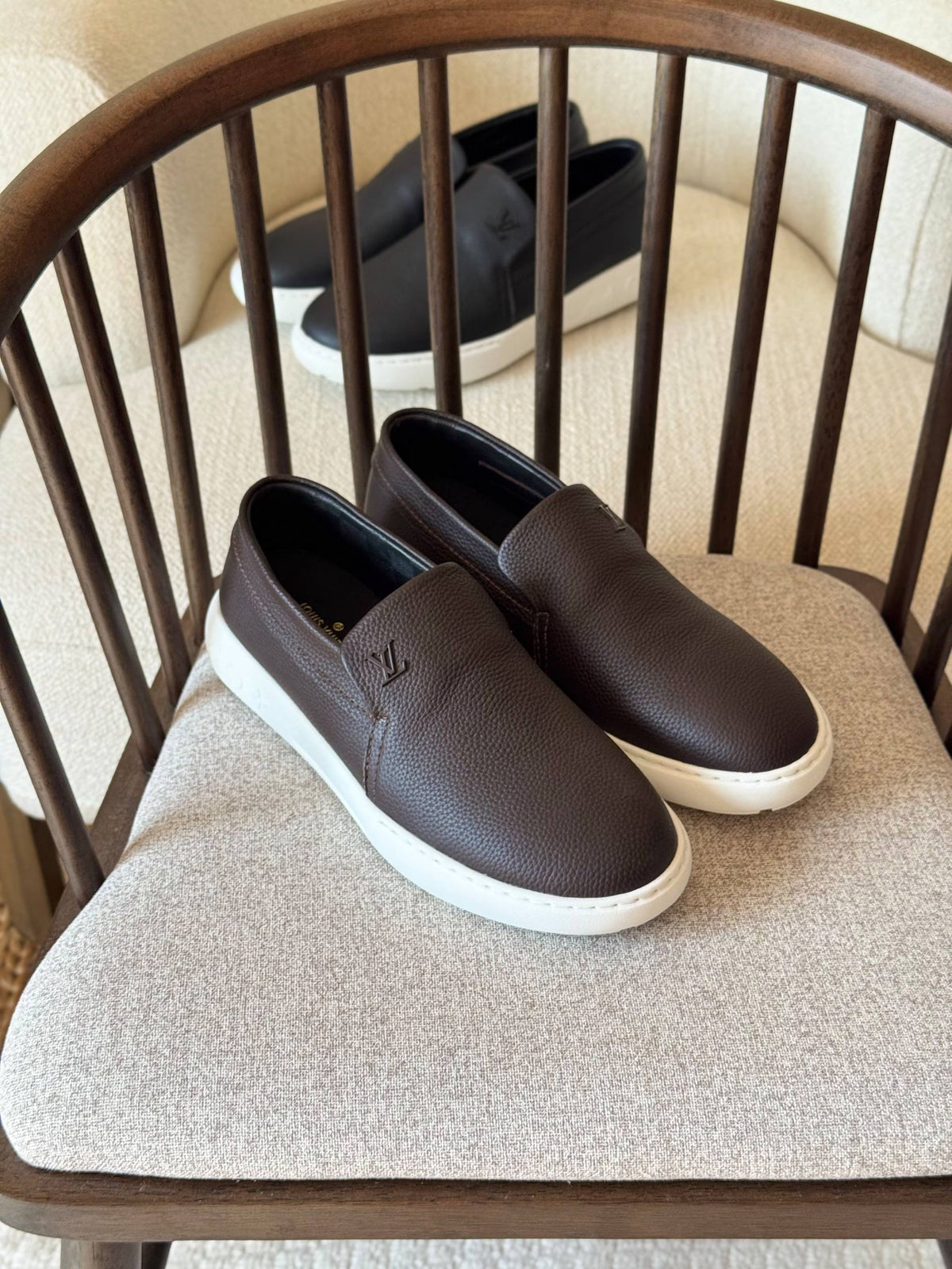 LV Pacific loafer

AAA quality
size: 40 to 46
530 dhs🇦🇪🇦🇪

Zain185 
♥️♥️♥️