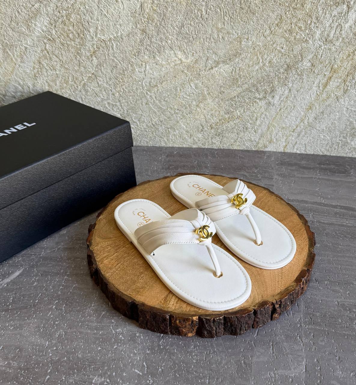 CHANEL 💫😍
SuperMaster Quality 💯
450 dhs✅
Size: 36-41 💥

Zain171
♥️♥️♥️