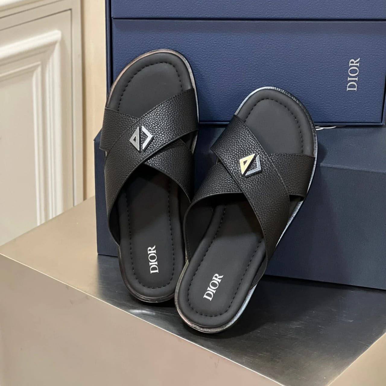 NEW CAME 
MEN DIOR SLIPPER 
105 dhs💓
SIZE -40 to 45

Zain40
♥️♥️♥️