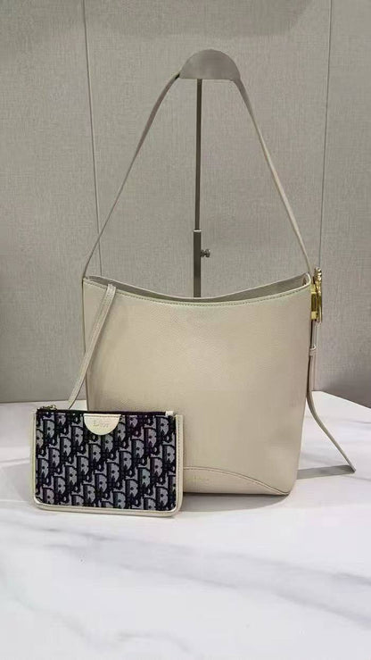 Dior

SIZE 26CM 

125 dhs🇦🇪🇦🇪

Zain51
♥️♥️♥️