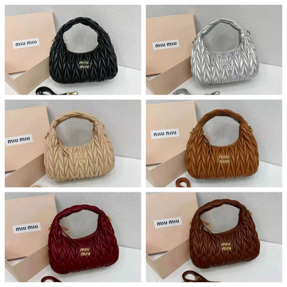 MIUMIU

Best quality 
with box
100 dhs🇦🇪🇦🇪


size 20CM

Zain290
♥️♥️🇦🇪