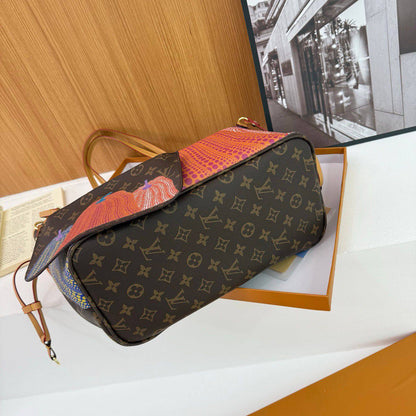 LV

SIZE：43cm

95 dhs🪙🌨️

Withbox
🎁🎁🎁

Zain04
♥️♥️♥️