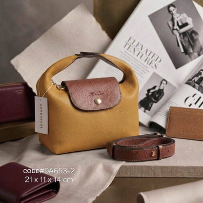 Long Champ ᴠᴀɴɪᴛʏ
ʜᴀɴᴅ ᴄᴀʀʀʏ ʙᴀɢ
ᴄʀᴏss ʙᴏᴅʏ ʙᴀɢ
ɢᴏʟᴅ ʜᴀʀᴅᴡᴀʀᴇ
ᴡɪᴛʜ ʟᴏɴɢ ʙᴇʟᴛ sᴛʀᴀᴘ
sɪᴢᴇ: 21 cm

60 dhs✅

Zain31
♥️♥️♥️