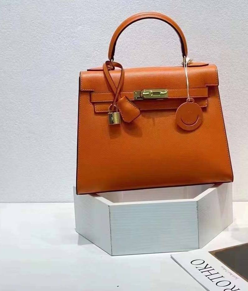 Hermes
120 dhs✅
size：28cm

Zain161
♥️♥️♥️