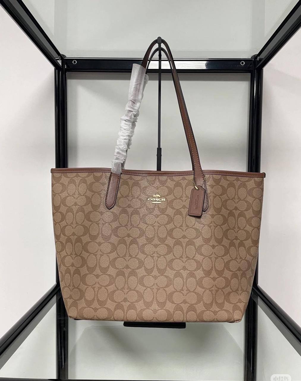 Coach
90 dhs🪙💕
Size: 33/16/29
Good quality

Zain07
♥️♥️♥️