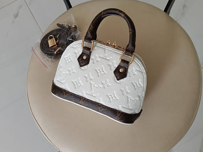 Lv
90 dhs🇦🇪🇦🇪
size 20cm

Zain26
♥️♥️♥️