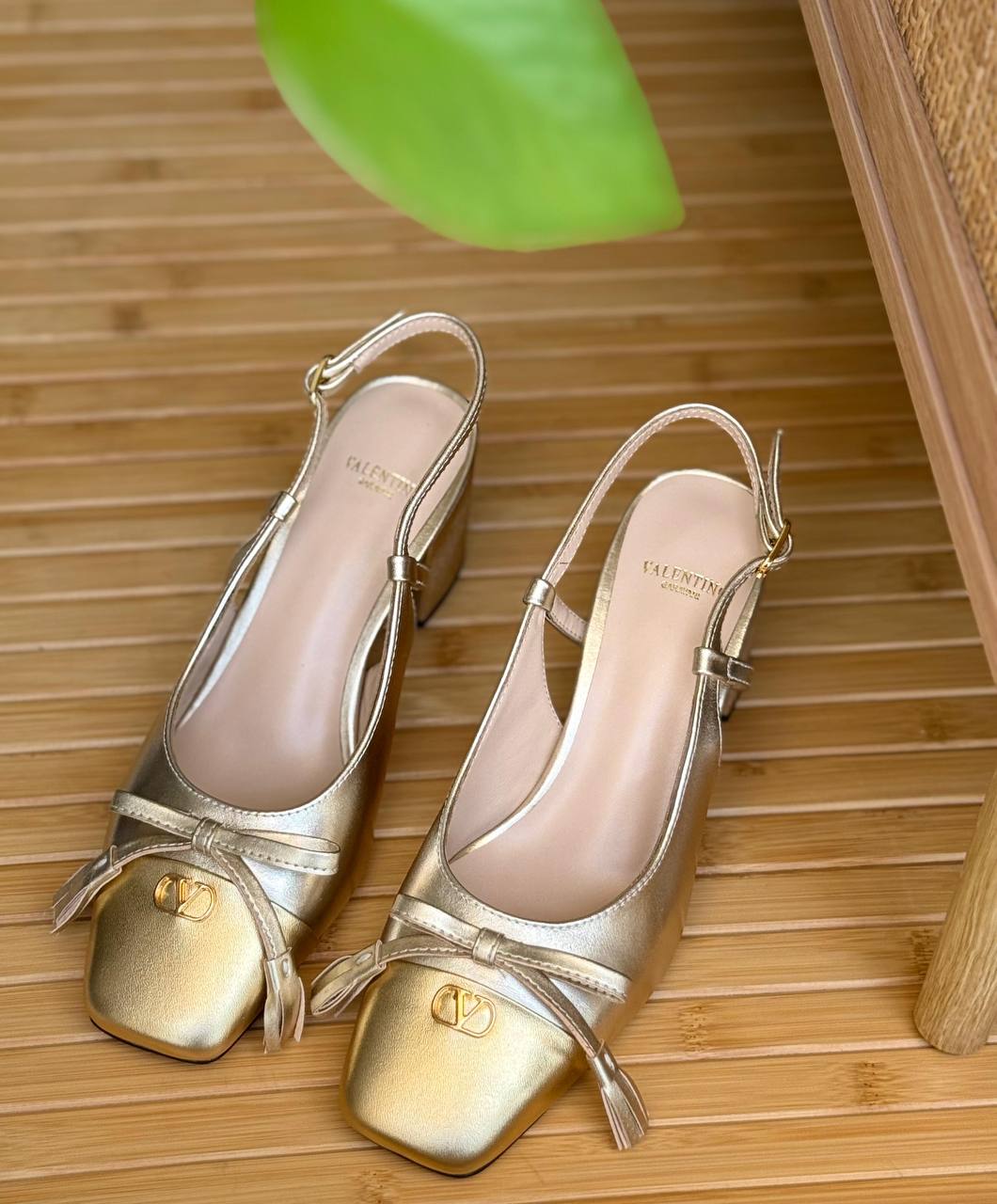 Valentino
✨ 𝐍𝐞𝐰 𝐂𝐨𝐥𝐥𝐞𝐜𝐭𝐢𝐨𝐧
✨ 𝐒𝐮𝐩𝐞𝐫 𝐌𝐚𝐬𝐭𝐞𝐫 𝐐𝐮𝐚𝐥𝐢𝐭𝐲
✨ 𝐀𝐯𝐚𝐢𝐥𝐚𝐛𝐥𝐞 𝐍𝐨𝐰
✨ 𝐒𝐢𝐳𝐞𝐬: 𝟑𝟔 — 𝟒𝟏
460 dhs✅

Zain178
♥️♥️♥️