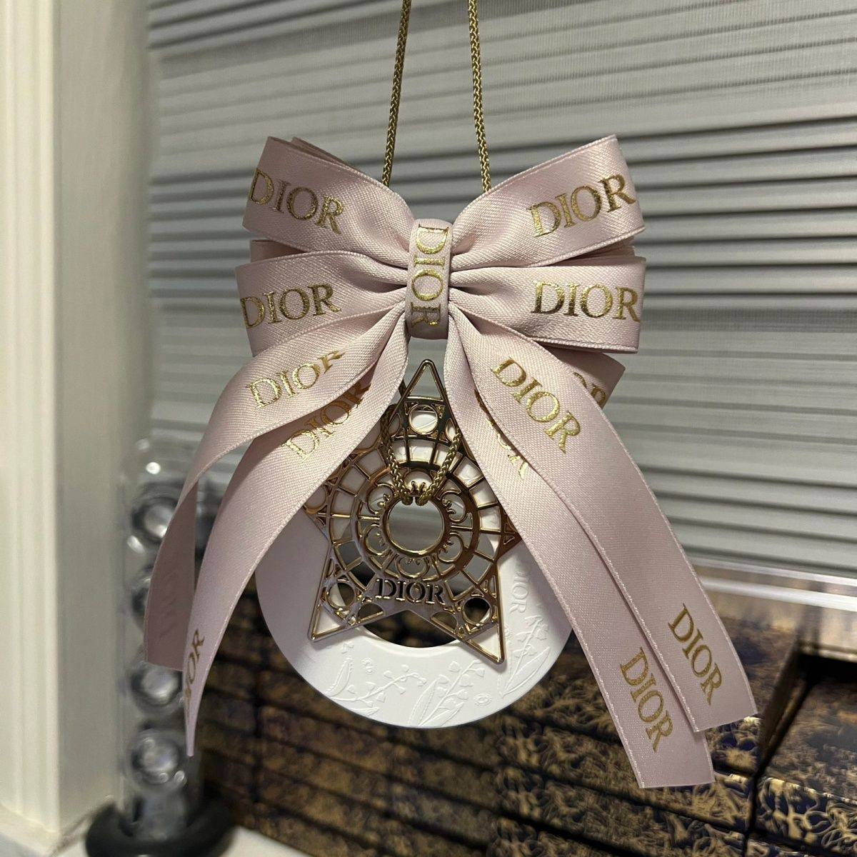 New arrival master quality Dior car hanger/ car accessory 
45 dhs🪙💚/ pc without box

Zain243
♥️♥️♥️