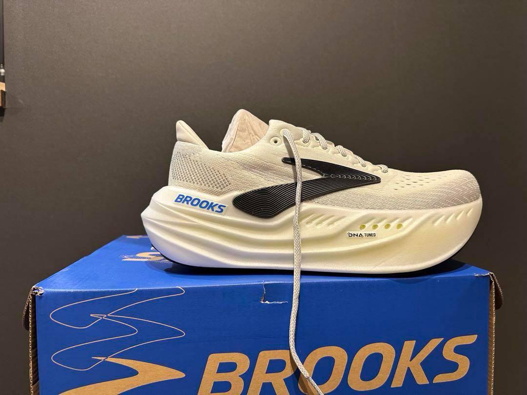 BROOKS Glycerin Max sneakers ‘White grey’
36-45 AVAILABLE 
240 dhs❣️

Zain241
♥️♥️♥️