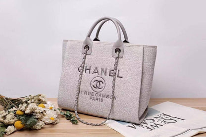 New Chanel, 

good quality, 
size 45 *30 cm 
95 dhs🪙🌨️

Zain12
♥️♥️♥️