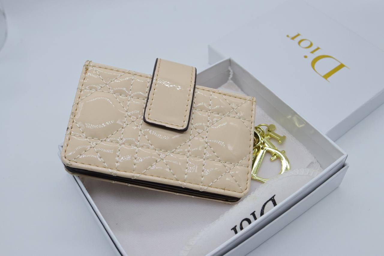 Dior Wallet
55 dhs🪙💕

Zain33
♥️♥️♥️