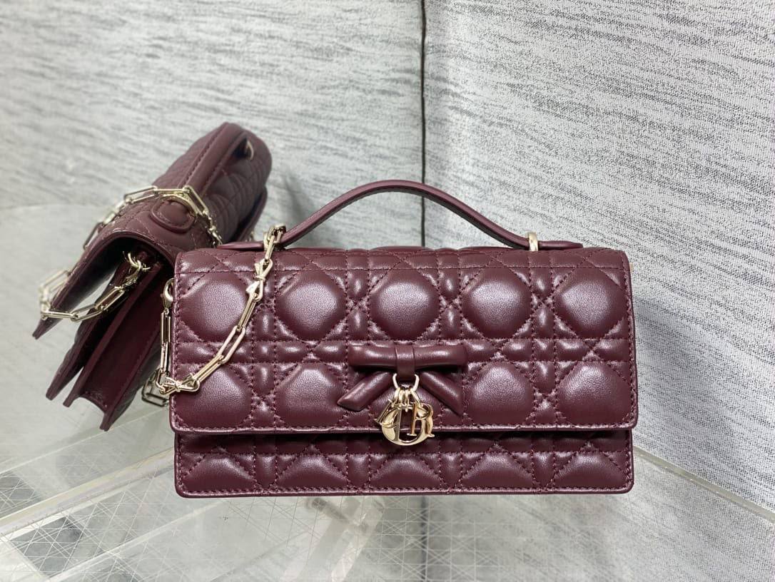 Dior My Dior Mini Bag
*Size 21 cm*
For Price 👇 WhatsApp✅
0568585901 
0507557372
0552275751 Owner Zain 👌

Zain274
♥️♥️♥️
