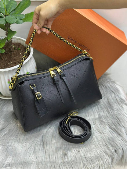 LV
SIZE  ……… 31CM 
115 dhs✅
with BOX 
🎁🎁🎁

Zain51
♥️♥️♥️