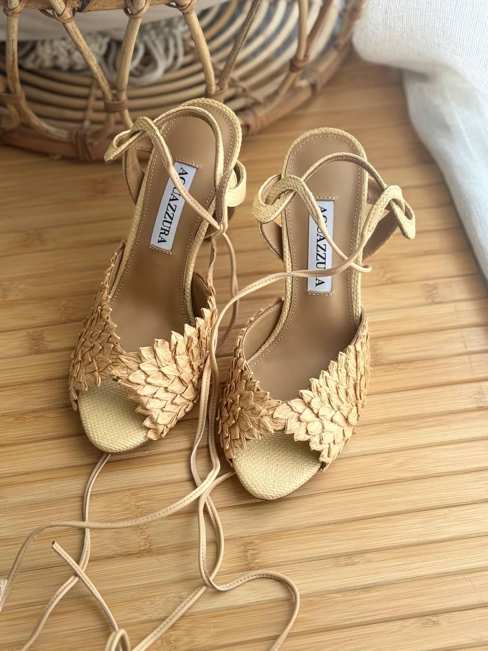 Aquazzura
AAA Quality
𝗦𝗶𝘇𝗲 𝟯𝟲 𝘁𝗼𝗼 𝟰𝟮 
550 dhs💓

Zain303
♥️♥️♥️