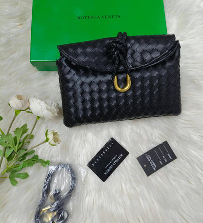 AVAILABLE 

Bottega

 WITH BOX 🎁 

100 dhs🇦🇪🇦🇪

Zain169
♥️♥️♥️