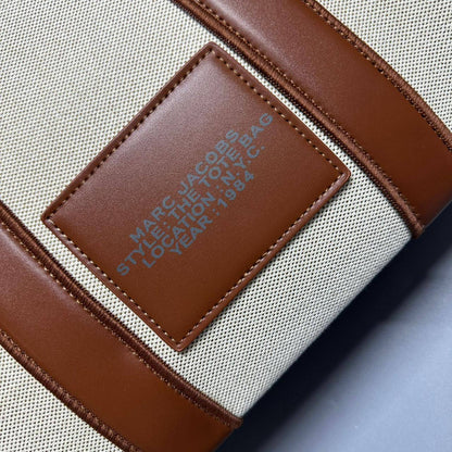 MARC JACOBS 

THE TOTE BAG 

NEW CAME GOOD QUALITY 
115 dhs🪙🌨️

Zain39
♥️♥️♥️