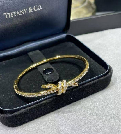 Tiffany Bangle* ⚡️
Master quality 

*55* AED normal box 📦

Zain48
♥️♥️♥️