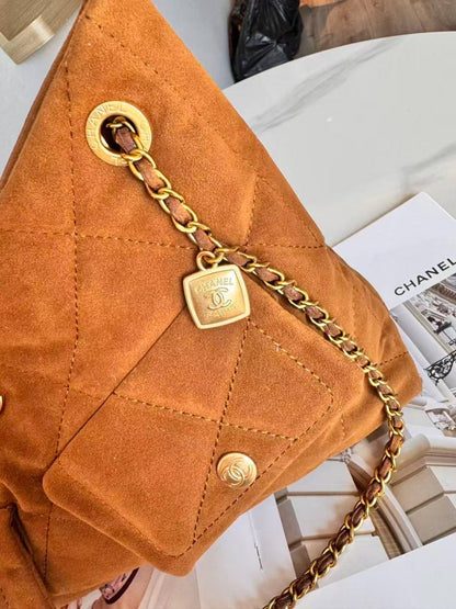CHANEL

Best quality 

without box
100 dhs🇦🇪🇦🇪

size36CM

Zain290
♥️♥️♥️