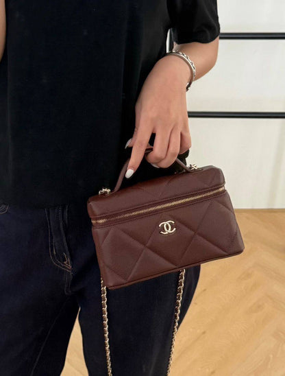 Chanel
110 dhs✅

SIZE：22cm

GOOD-quality 

with box
🎁🎁🎁

Zain35
♥️♥️♥️