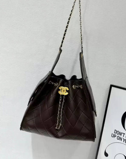 CHANEL 
NEW CAME GOOD QUALITY
115 dhs💓
28cm

Zain39
♥️♥️♥️