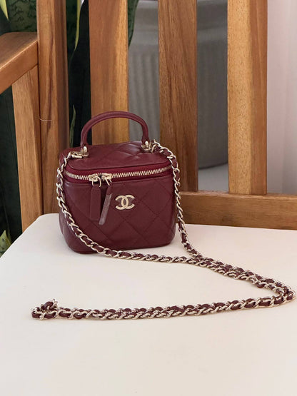 CHANEL 
Super Master Quality ⚡️
Original Packing 🎁
Size 10CM📏
For Price 👇 WhatsApp✅
0568585901 
0507557372
0552275751 Owner Zain 👌

Zain321
♥️♥️♥️