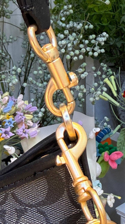 Cherry keychain
Rose gold
20 dhs🪙🌨️

Zain44
♥️♥️♥️