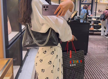 Coach
95 dhs🪙🌨️

SIZE：25cm

Good quality 

with box
🎁🎁🎁

Zain35
♥️♥️♥️