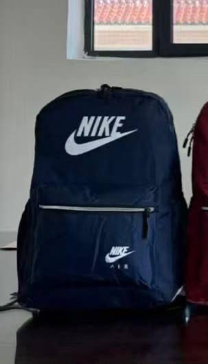 Nike
47*35 cm
55 dhs🇦🇪🇦🇪

Zain17
♥️♥️♥️