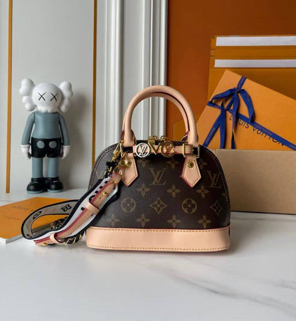 LV L001
 COPY ONE NEW CAME 

WITH BOX 🎁🎁🎁

245 dhs✅

Zain39
♥️♥️♥️