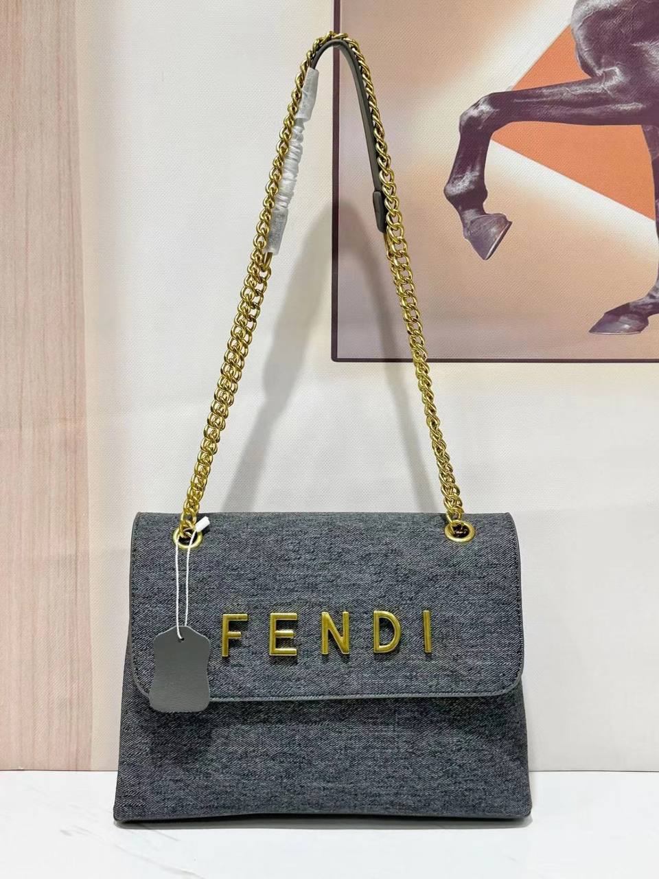 FENDI

best quality 
with box

110 dhs🇦🇪🇦🇪

size28CM

Zain290
♥️♥️♥️