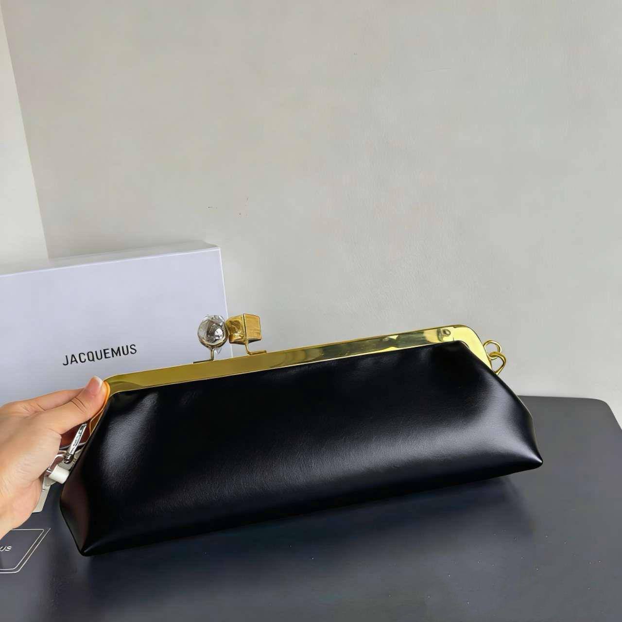 JACQUEMUS 

RESTOCK 

HIGH QUALITY 

WITH BOX 

110 DHS🇦🇪🇦🇪

Zain295
♥️♥️♥️