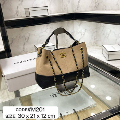 CHANEL 25ᴀ  ʜᴏʙᴏ
sᴜᴀᴅᴇ ᴄᴀʟғsᴋɪɴ & 
ʟᴇᴀᴛʜᴇʀ ᴍᴀᴛᴇʀɪᴀʟ
ɢᴏʟᴅ ʜᴀʀᴅᴡᴀʀᴇ
sɪᴢᴇ: 30 cm

75 dhs🪙🌨️

Zain31
♥️♥️♥️