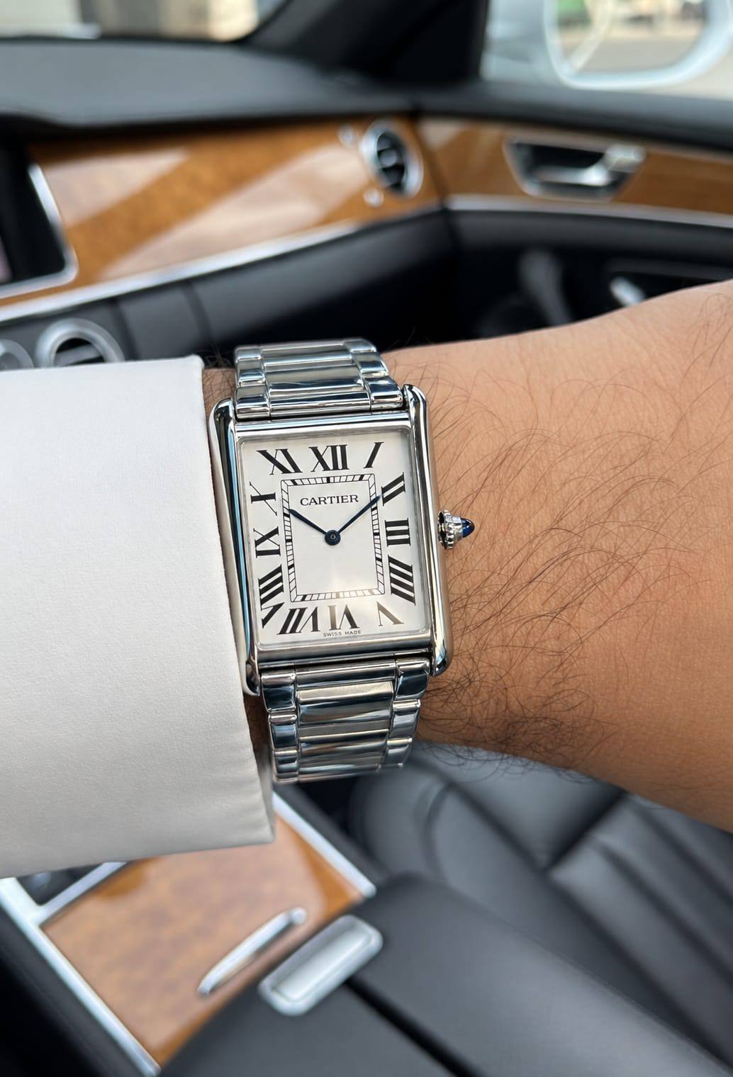 Cartier 
watch unsix (size36mm) 

good quality 
220 dhs🇦🇪🇦🇪

Zain29
♥️♥️♥️
