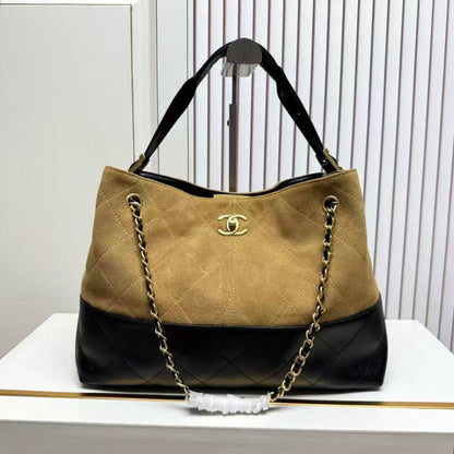 CHANEL
 COPY ONE
250 dhs✅
leather

Zain39
♥️♥️♥️