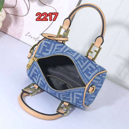 Fendi
100 dhs✅
size：20cm
Good-quality 

with box
🎁🎁🎁

Zain35
♥️♥️♥️