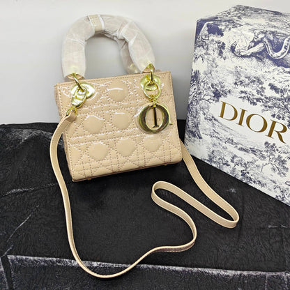 Dior
105 dhs🪙🖤 

with box 
🎁🎁🎁

Zain235
♥️♥️♥️