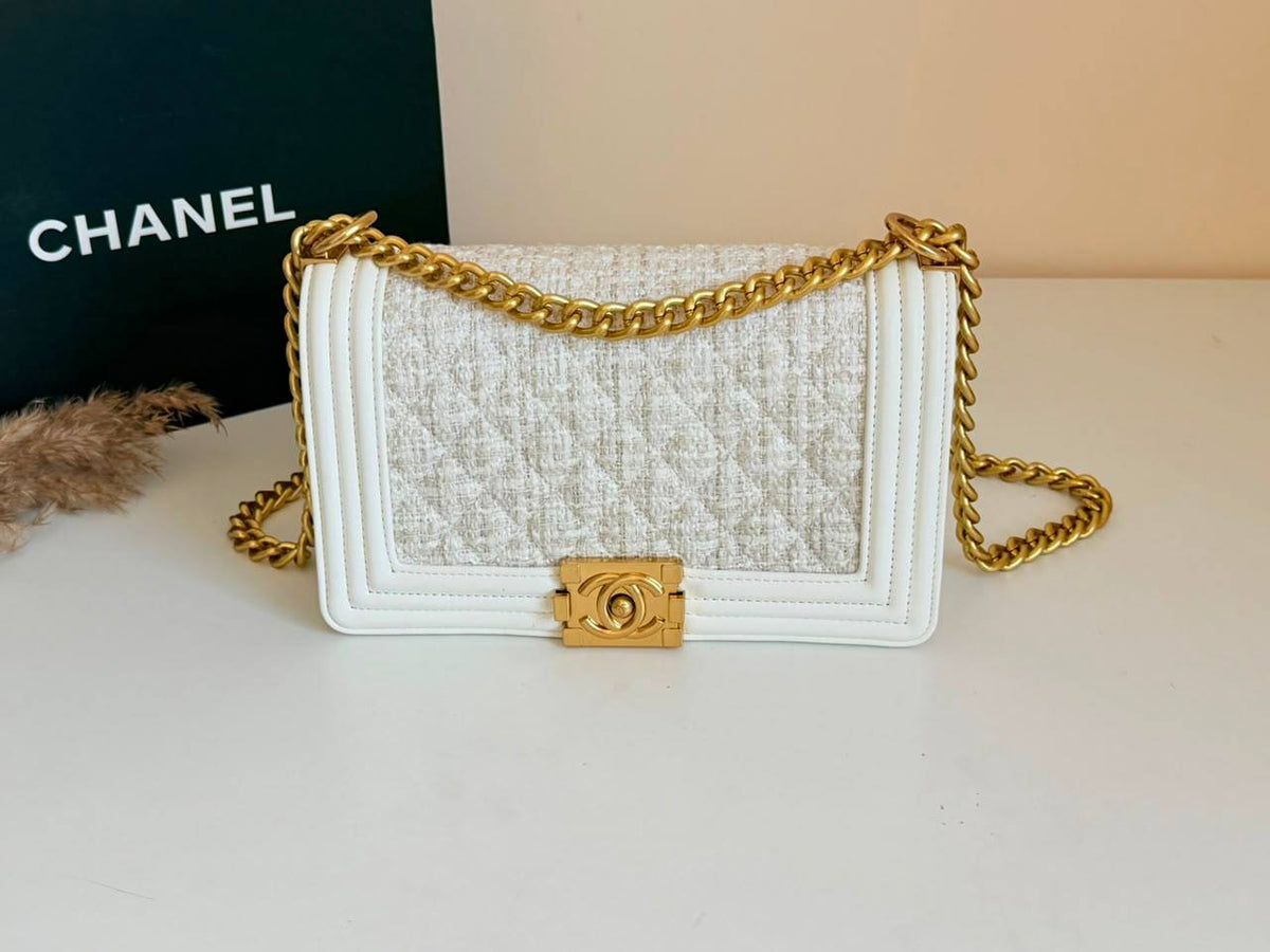 Chanel

190 dhs🇦🇪🇦🇪

Zain134
♥️♥️♥️