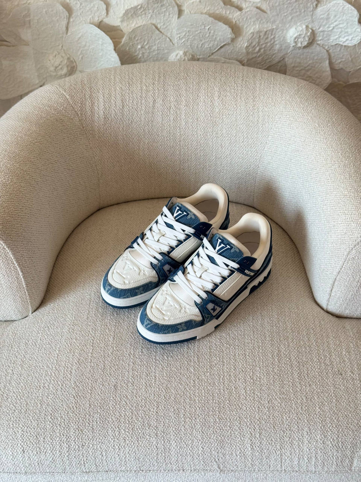 LV Sneaker 

AAA Quality

 size:40 to 46 

560 dhs🇦🇪🇦🇪

Zain185
♥️♥️♥️