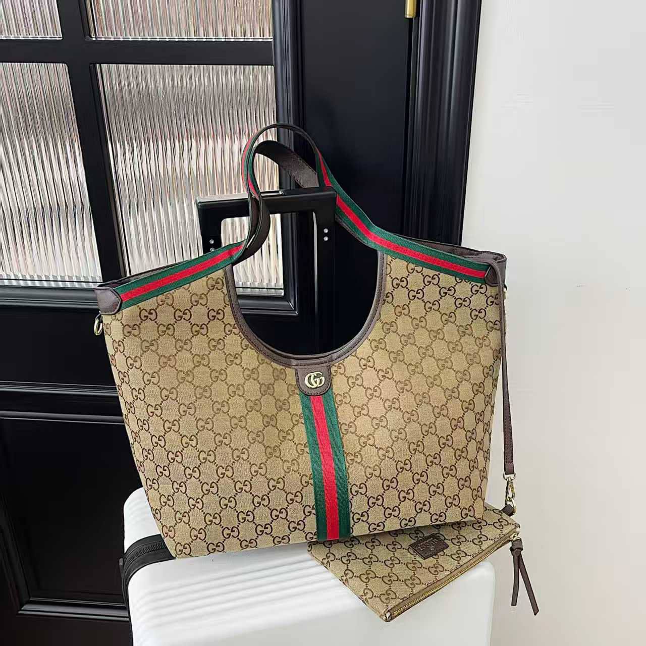 Gucci

95 dhs✅

size 50×29×13cm

Zain42
♥️♥️♥️