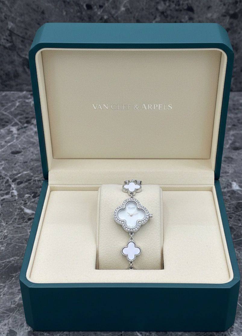 VAN CLEEF&ARPELS🆕 LADIES 
GOOD QUALITY 💯
60 dhs🪙💚

Zain133
♥️♥️♥️