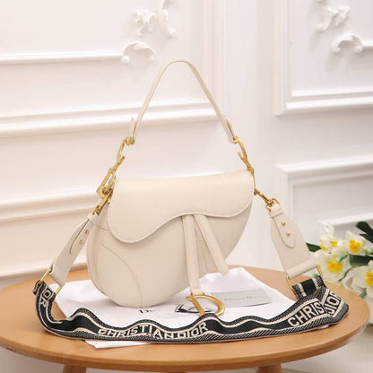Dior

100 dhs🪙🌨️ 

Withbox
🎁🎁🎁

Zain143
♥️♥️♥️
