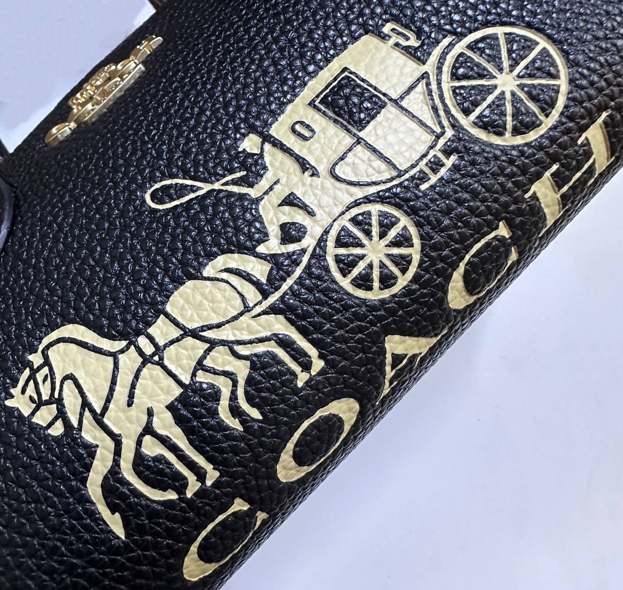 COACH 

COPY ONE 
NEW CAME 

WITH BOX 
🎁🎁🎁

120 dhs✅
20cm

Zain39
♥️♥️♥️