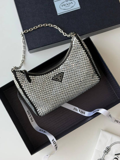 Prada
*vip quality 22 cm*
950 dhs🌺

Zain257
♥️♥️♥️