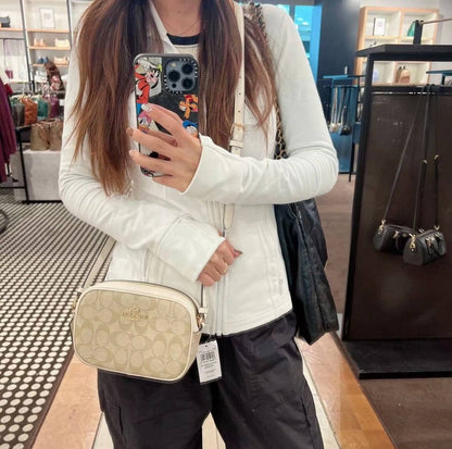 COACH 
HIGH QUALITY WITH BOX 
90 dhs🇦🇪🇦🇪

Zain295
♥️♥️♥️