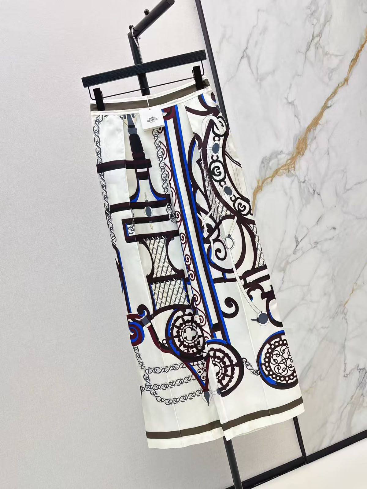 HERMES new
✨VIP QUALITY ✨
        💯 silk😍
Size :36-38-40-42
1250 dhs🇦🇪🇦🇪

Zain287
♥️♥️♥️