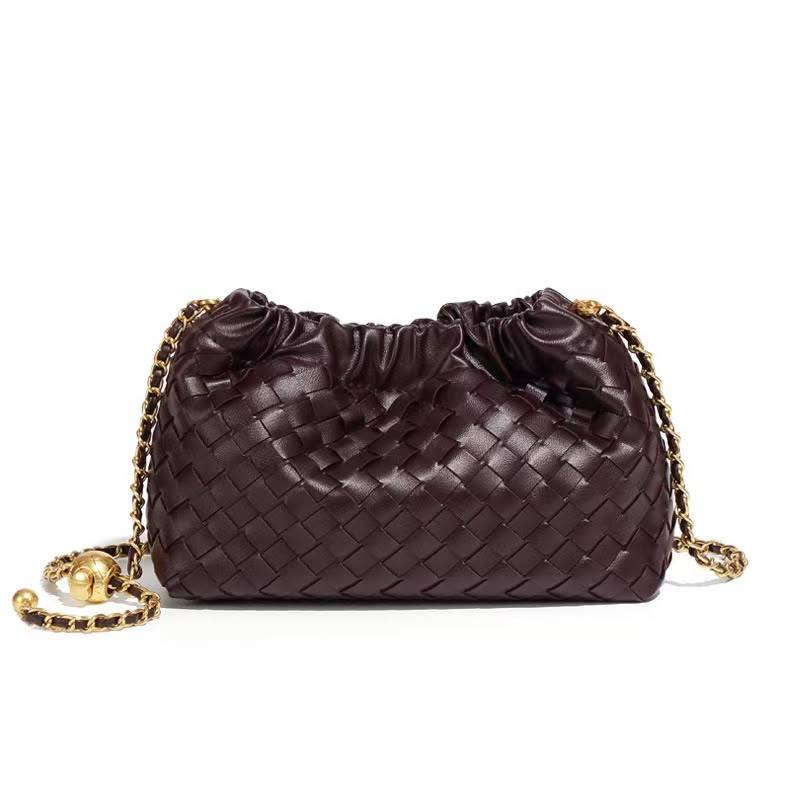 BOTTEGA VENETA 
90 dhs🇦🇪🇦🇪
22Cm

Zain161
♥️♥️♥️