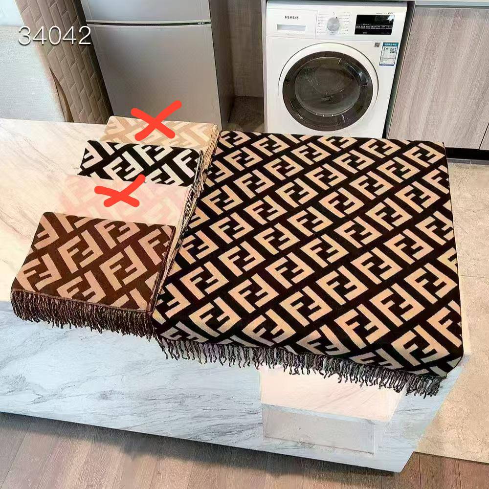 Scarf
Winter scarf cashmiri 
good quality
45 dhs❣️

Zain278
♥️♥️♥️