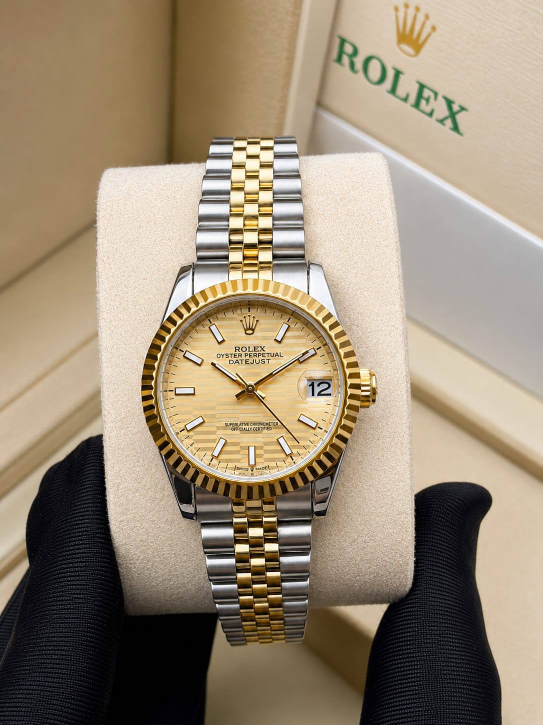 Rolex watch for ladies good quality 
160 dhs✅
 (size 31mm)

Zain59
♥️♥️♥️