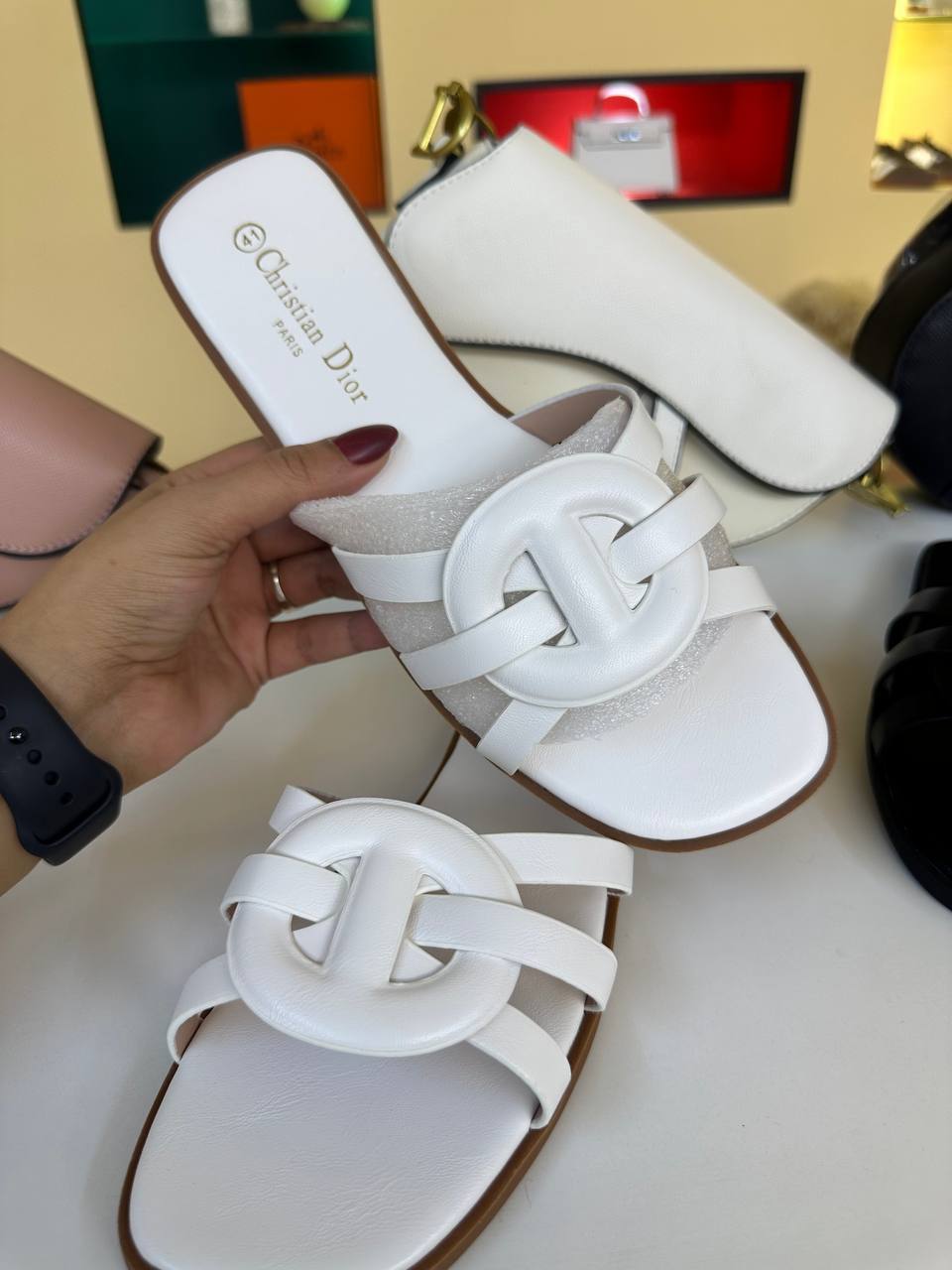Dior offer

165 dhs 

Zain31236

♥️♥️♥️

Zc