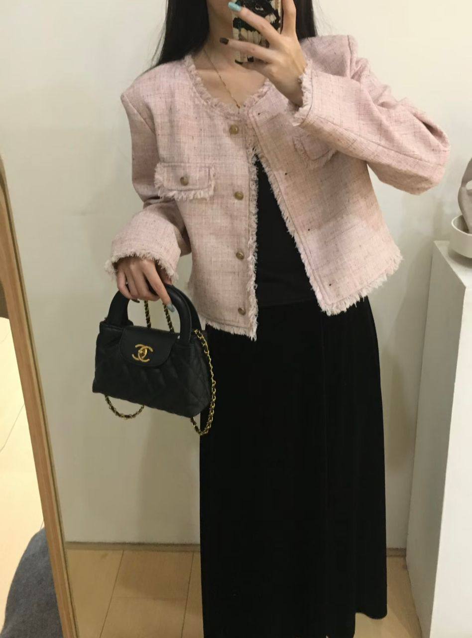Chanel

95 dhs🇦🇪

With the box
🎁🎁🎁

Zain35
♥️♥️♥️